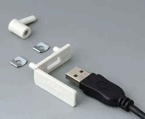 A9320107 Панель с крышкой для разъема
 USB
